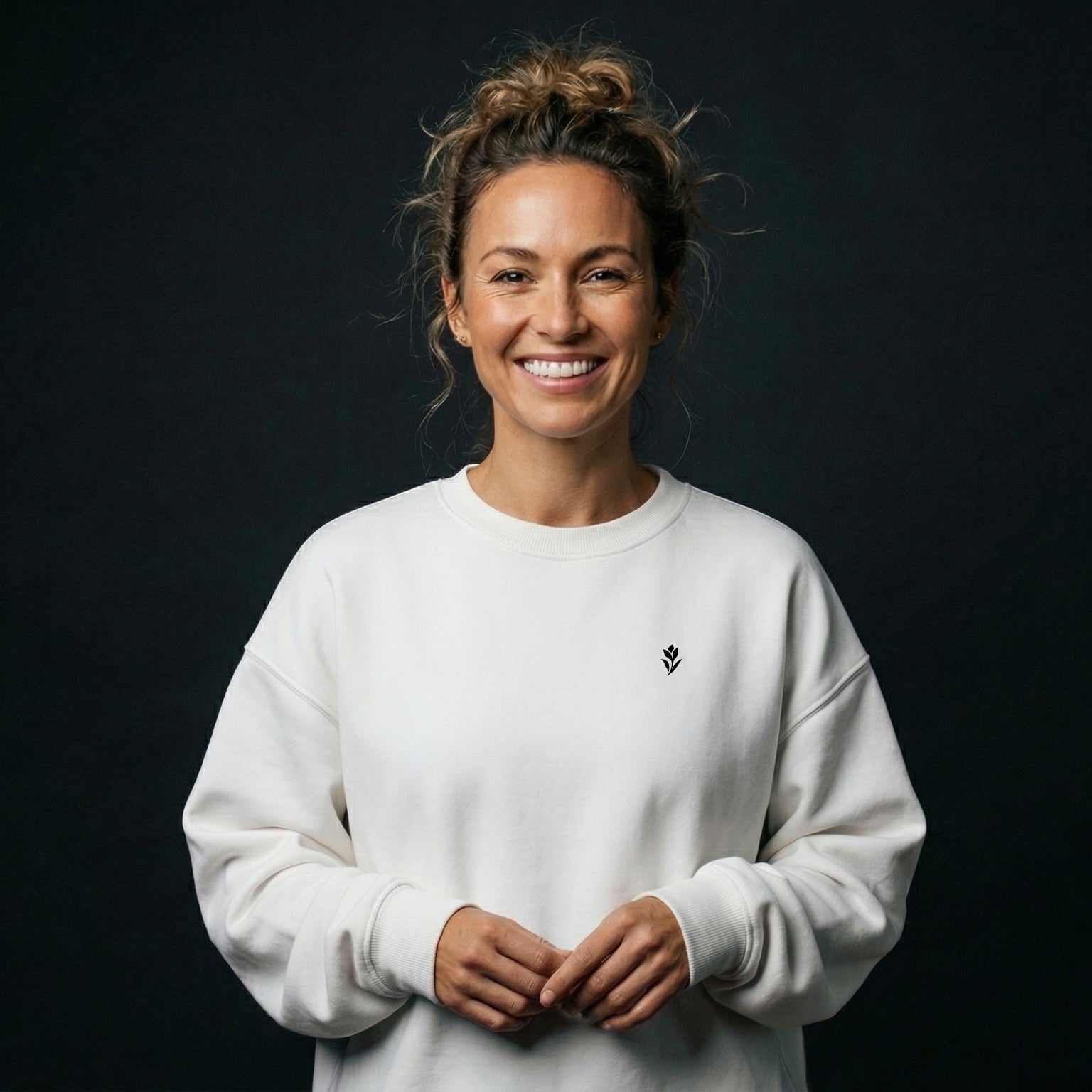 Noir Blossom Oversized Sweatshirt mit Stick